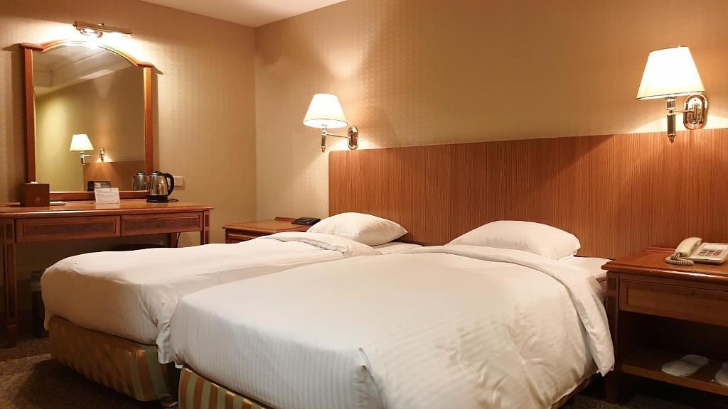 Standard Twin Room (Breakfast Included) - Green World Hotel - Flora Annex