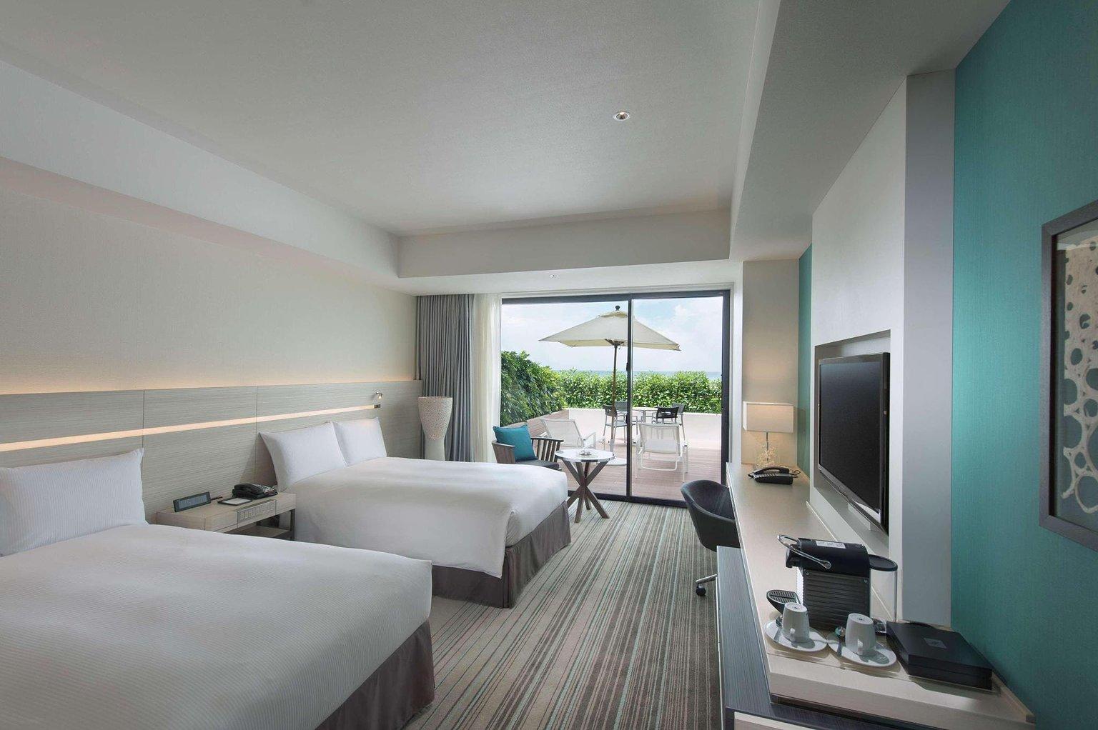 Twin Executive Room W/Ocean View And Terrace - Hilton Okinawa Chatan Resort
