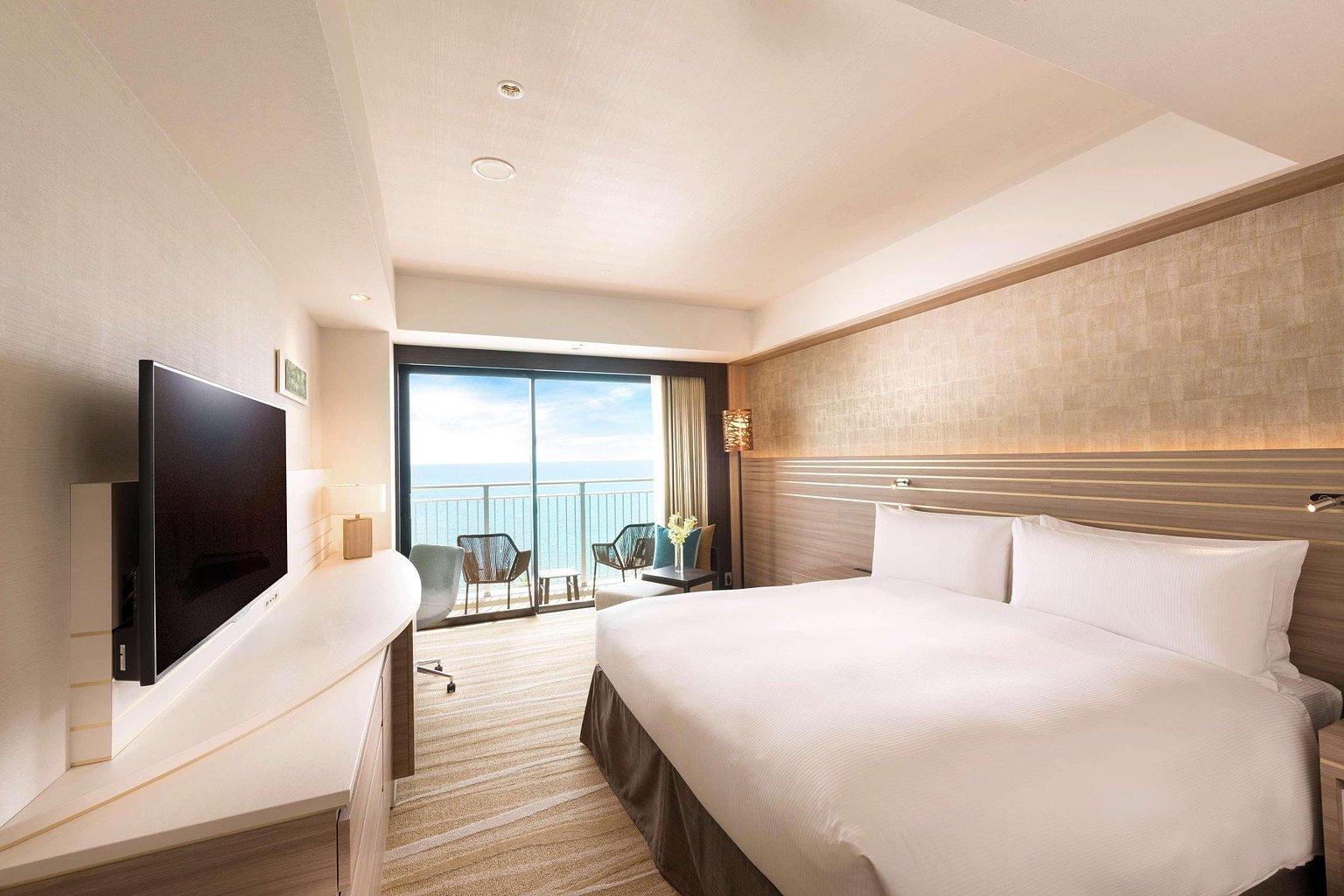 King Guest Room Ocean View With Balcony - 沖繩北谷希爾頓逸林度假酒店  / DoubleTree by Hilton Okinawa Chatan Resort