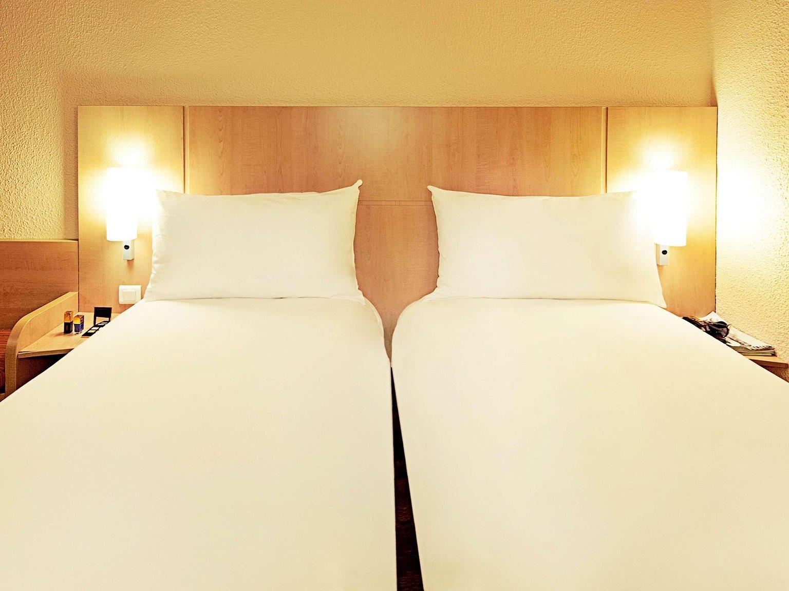 Room With 2 Single Beds Equipped With The New Bedding - ibis Dubai Mall of the Emirates