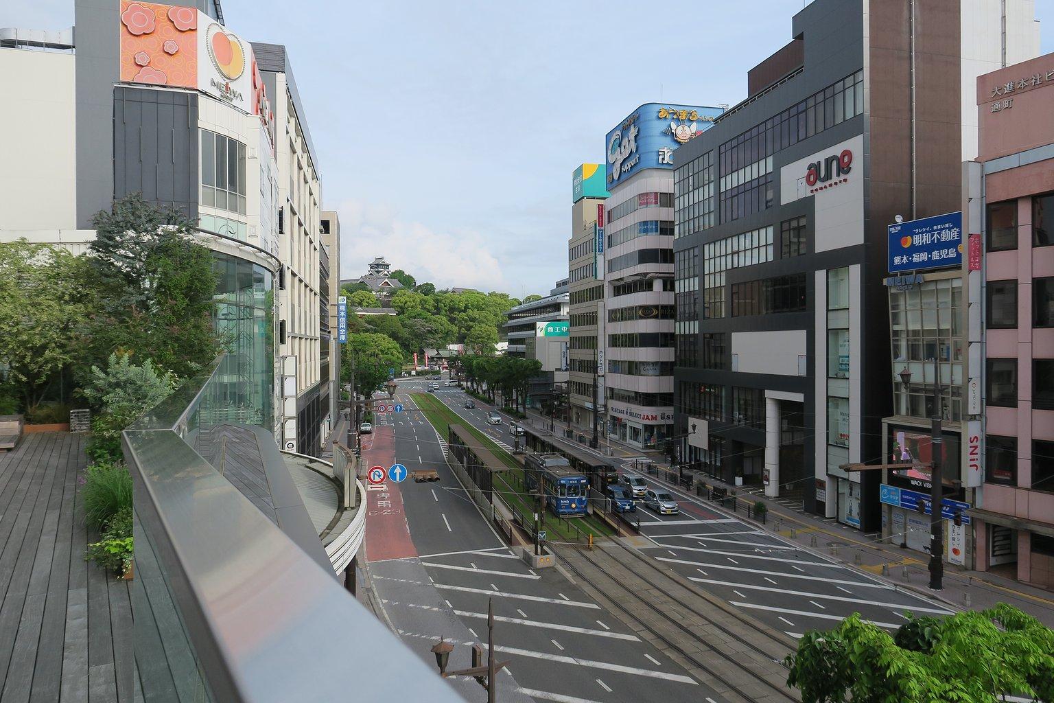 熊本城を臨む街中の宿