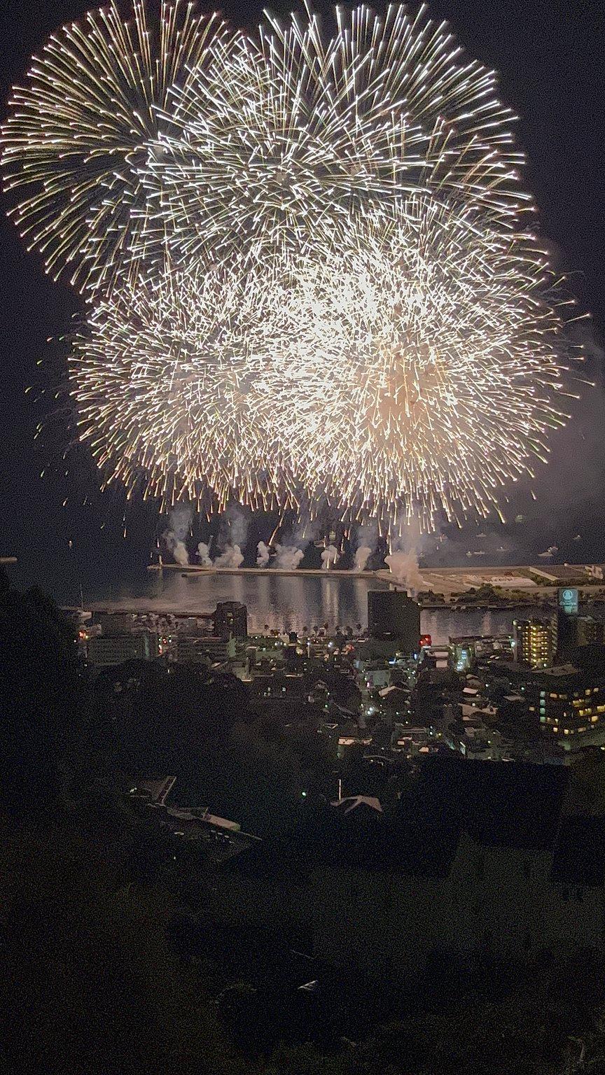 部屋から見る贅沢花火