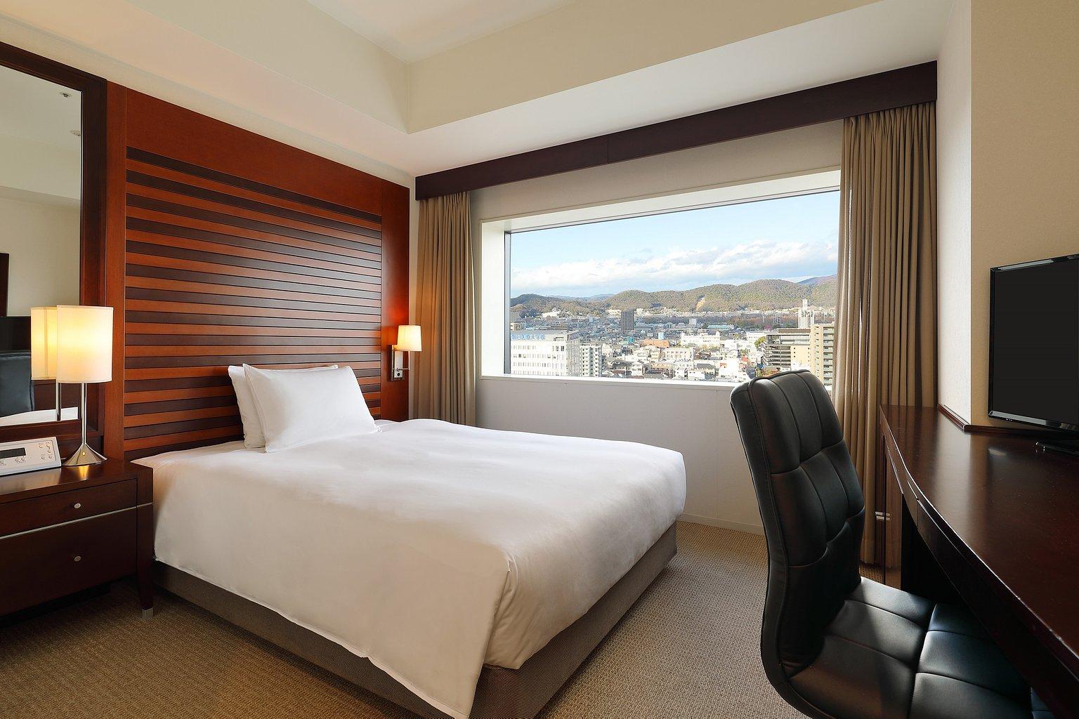 1 Queen Bed Standard High Floor Lounge Access (18㎡/Non-Smoking) - ANA Crowne Plaza Okayama